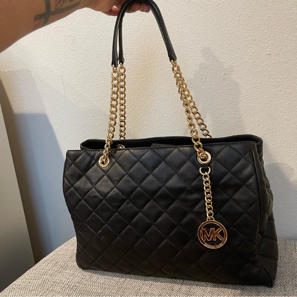 Michael Kors Medium Quilted Leather Shoulder Bag with Large Dust Bag - Picture 3 of 11